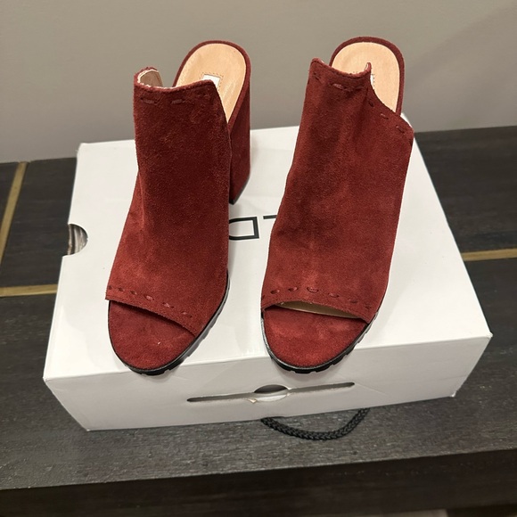 Slip in suede burgundy shoe - Picture 2 of 3